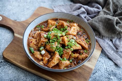  Le Tofu Braisé aux Champignons Shiitake: Un Plat Vegetarien Savoureux et Épicé qui Réconciliera vos Papilles!