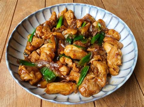   Le Poulet de Nantong au Gingembre Candi: Un Festival d'Aromes Sucrés et Piquants en Chaque Bouchée ? 