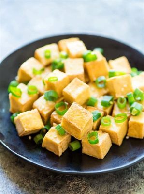  Le Délice de Xiangtan: Comment le Sauté de Tofu aux Poivrons Rôtis à la Perfection Réveille-t-il vos Papilles ?