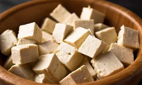  Le Tofu Fumé de Bengbu: Un Délice Fumé au Goût Umami Incroyable !